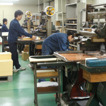 断裁・抜き工程