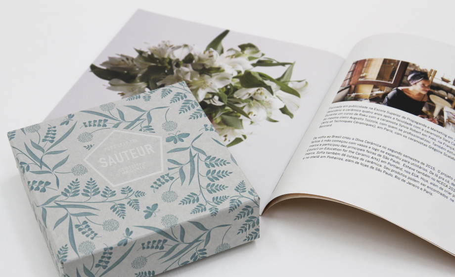 表情豊かな冊子とボックス